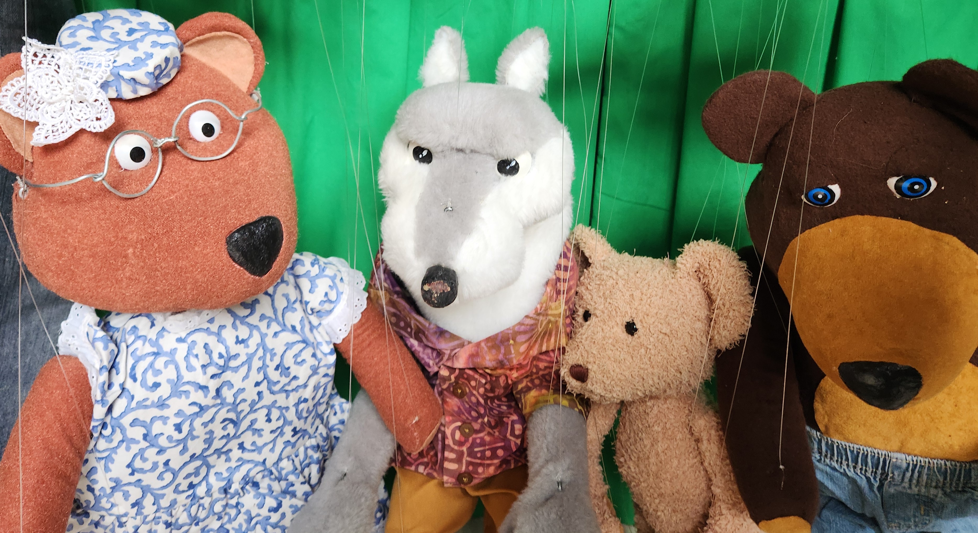 picture of the three bears and the big bad wolf puppets